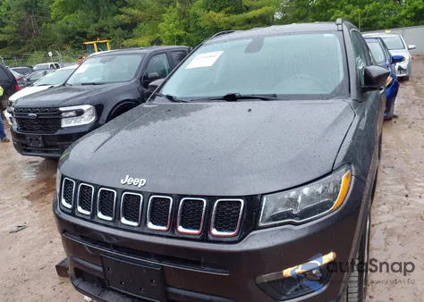 2018 Jeep Compass Latitude 4X4 z USA, uszkodzony, nr VIN 3C4NJDBB0JT185244